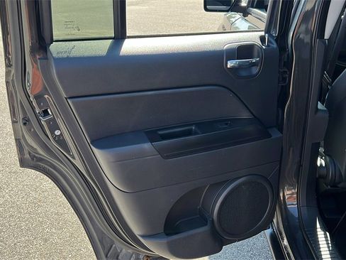 Used 2010 Jeep Patriot Sport image 27