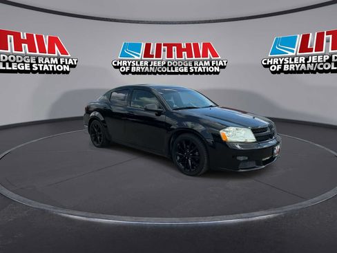 Used 2013 Dodge Avenger SE FWD image 2