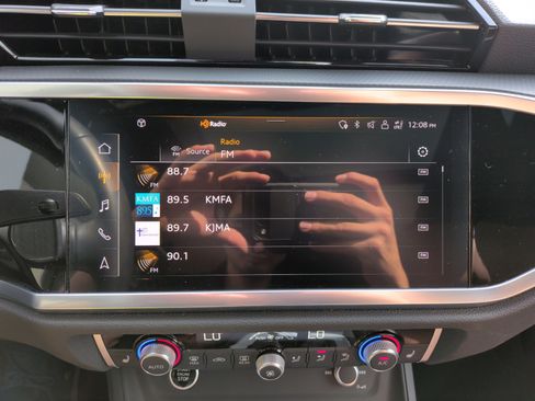 Used 2023 Audi Q3 2.0T Premium Plus w/ Premium Plus Package image 23