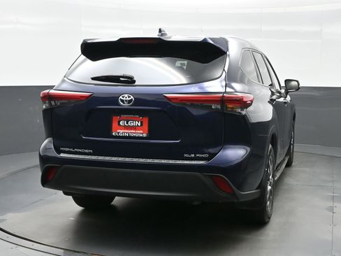 Used 2023 Toyota Highlander XLE AWD/4WD image 5