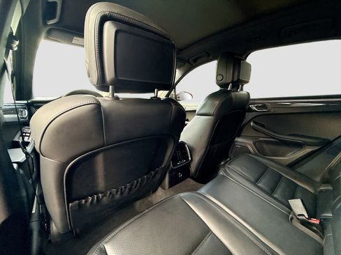 Used 2023 Porsche Macan S w/ Premium Package Plus image 26