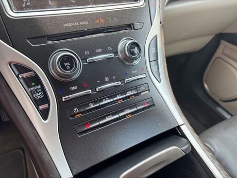 Used 2019 Lincoln Nautilus Select AWD/4WD image 24