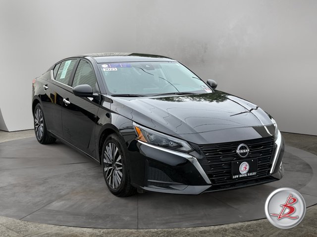 Used 2025 Nissan Altima 2.5 SV FWD image 1