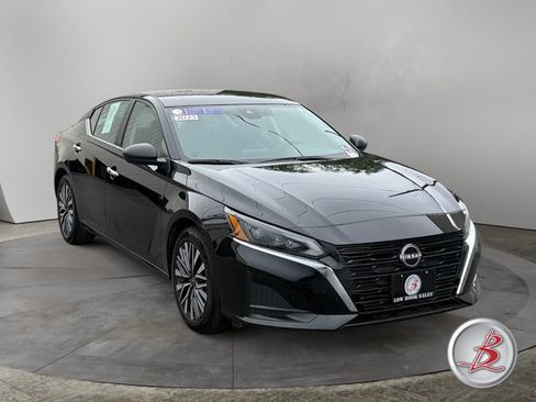 Used 2025 Nissan Altima 2.5 SV FWD image 1