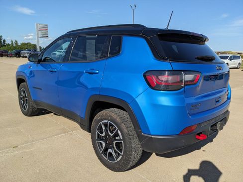Used 2025 Jeep Compass Trailhawk w/ Trailhawk Elite Group AWD/4WD image 6