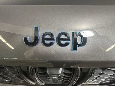Used 2023 Jeep Grand Cherokee Trailhawk AWD/4WD image 8
