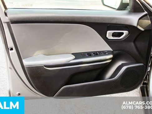 Used 2025 Kia K4 LXS image 36