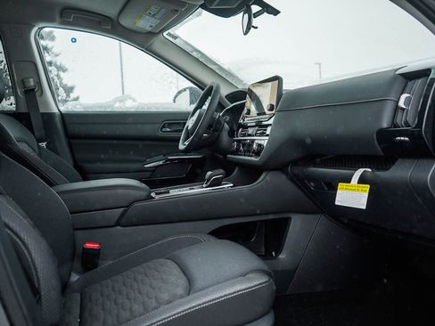 New 2025 Nissan Pathfinder SV image 11