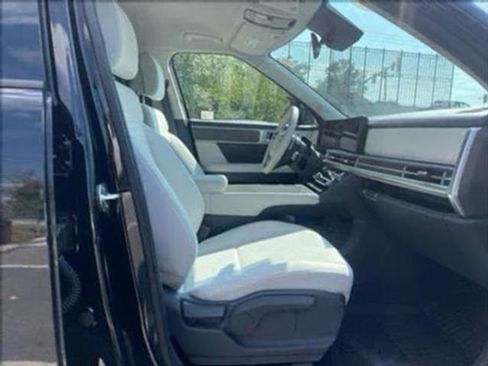 New 2025 Hyundai Santa Fe SE image 21