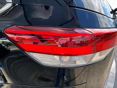 Used 2017 Toyota Highlander XLE AWD/4WD image 28