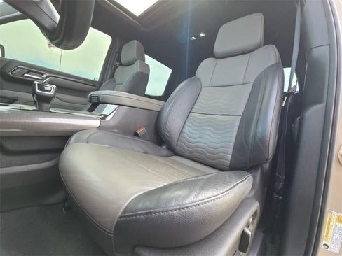 Used 2023 Chevrolet Silverado 1500 ZR2 w/ Technology Package image 17