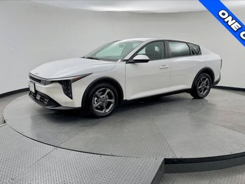Used 2025 Kia K4 FWD image 2
