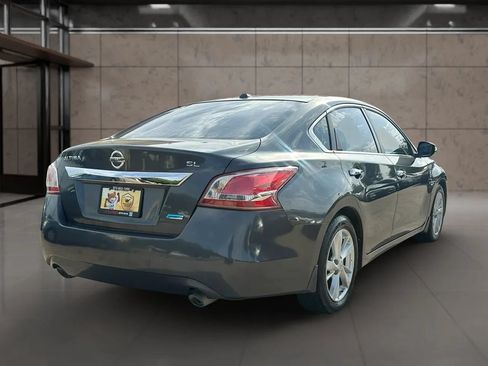 Used 2013 Nissan Altima 2.5 SL w/ Technology Pkg FWD image 4