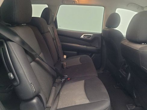 Used 2020 Nissan Pathfinder S FWD image 19