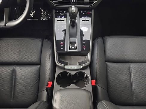 Certified 2022 Porsche Macan S AWD/4WD image 22