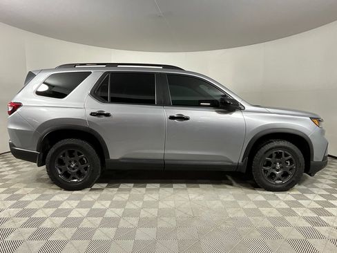 Used 2023 Honda Pilot TrailSport image 5