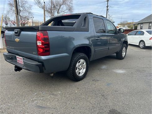 Used 2011 Chevrolet Avalanche LS image 5