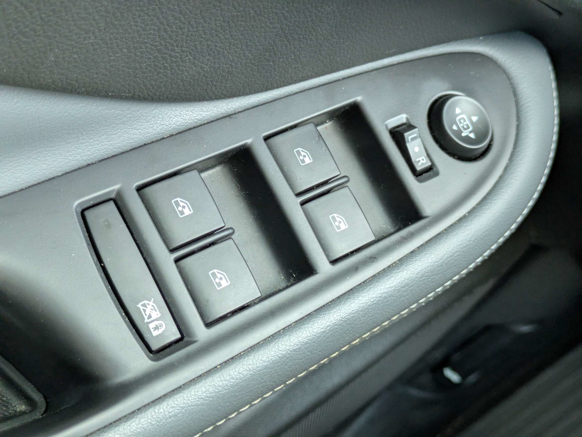 Certified 2020 Buick Envision Essence FWD image 12