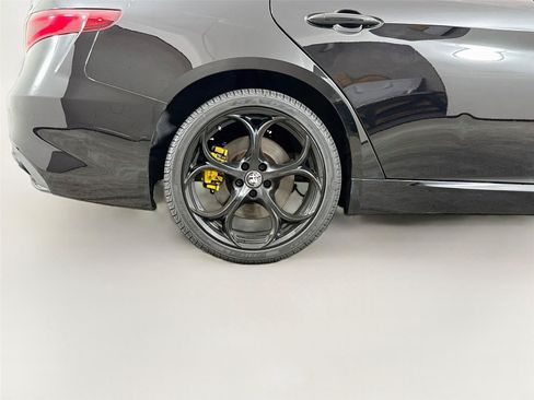 Used 2019 Alfa Romeo Giulia Ti Sport w/ Quick Order Package 22U Sport RWD image 17