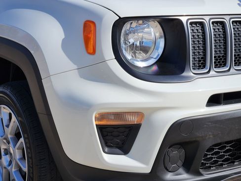 Used 2023 Jeep Renegade Latitude image 9