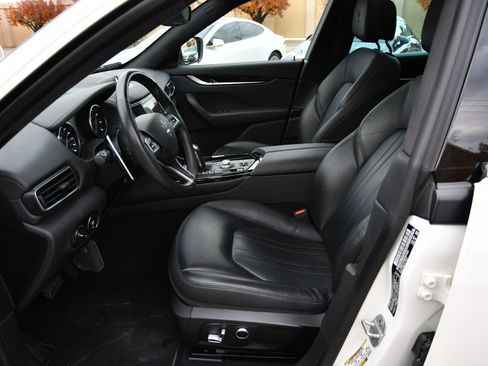 Used 2023 Maserati Levante Modena image 19