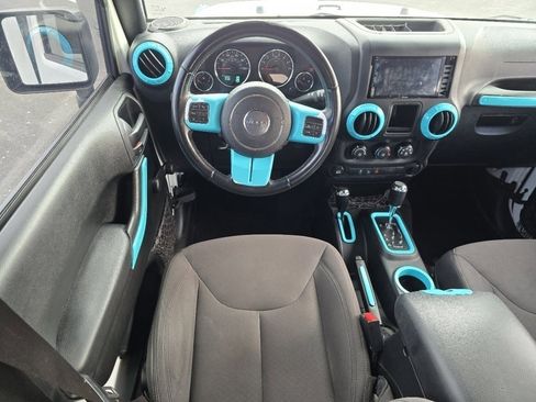 Used 2017 Jeep Wrangler Unlimited Sport w/ Connectivity Group image 18