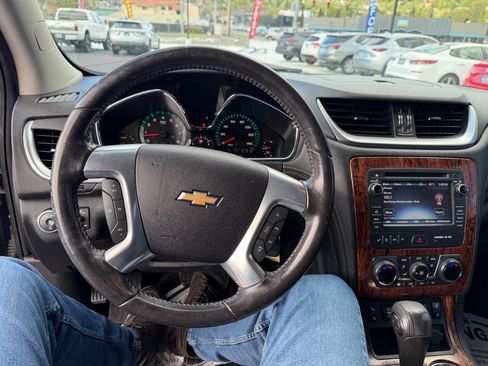 Used 2014 Chevrolet Traverse LT image 10
