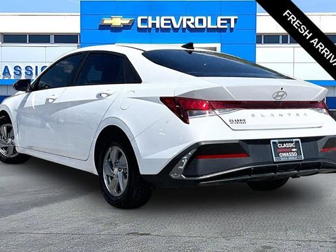 Used 2024 Hyundai Elantra SE FWD image 3