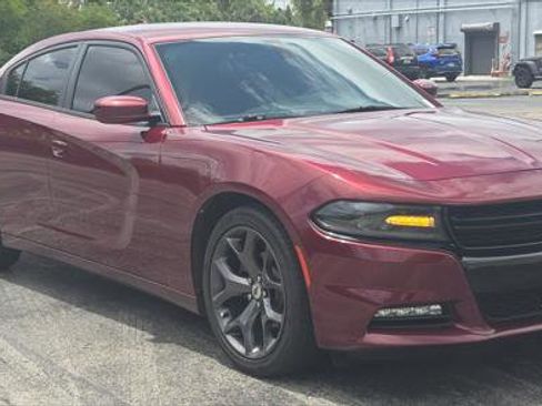 Used 2017 Dodge Charger SXT w/ Plus Group RWD image 9