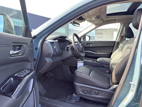 New 2026 Nissan Pathfinder SL image 11