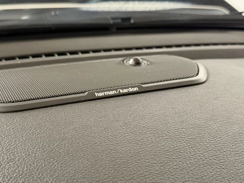 Used 2019 RAM 1500 Laramie AWD/4WD image 23