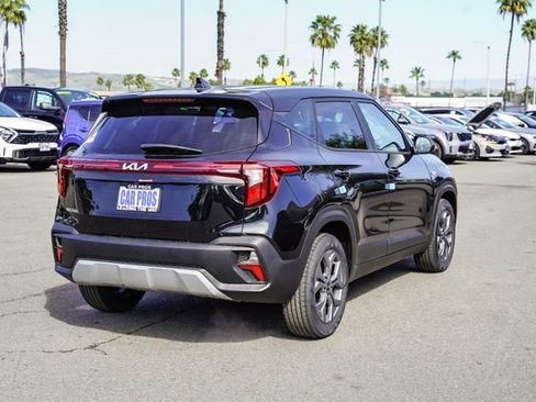 New 2026 Kia Seltos LX FWD image 7