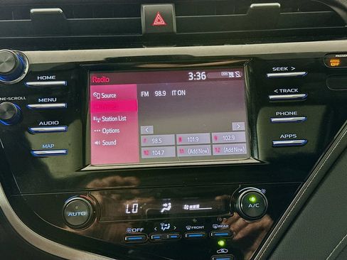 Used 2019 Toyota Camry SE FWD image 17