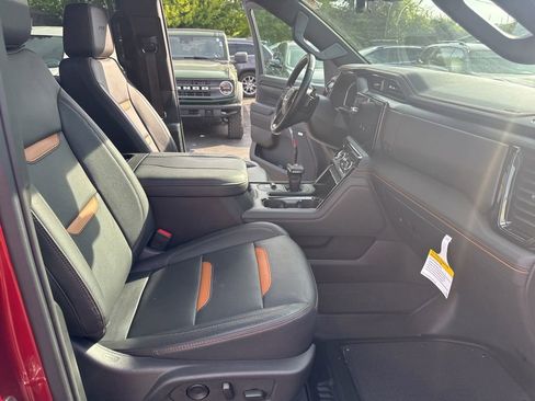 Used 2023 GMC Sierra 1500 AT4 w/ AT4 Premium Package AWD/4WD image 36