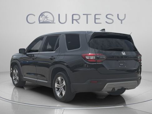 Certified 2025 Honda Pilot EX-L image 5