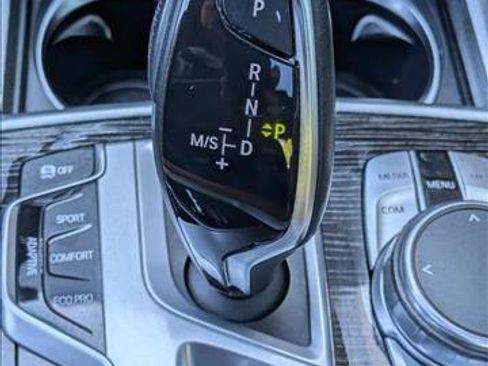 Used 2019 BMW 740i image 16