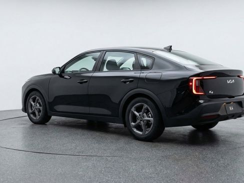 Used 2025 Kia K4 LXS image 6