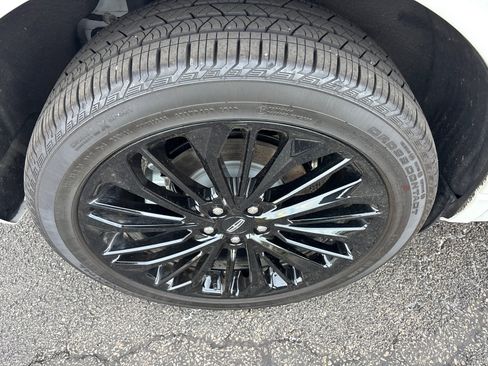 Certified 2025 Lincoln Corsair AWD w/ Equipment Group 101A image 10