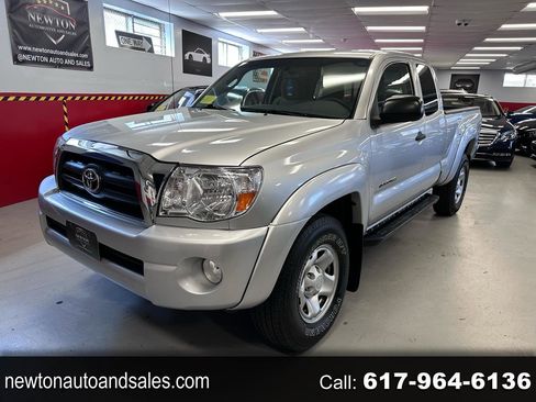 Used 2011 Toyota Tacoma 4x4 Access Cab V6 w/ SR5 Pkg #2 image 1