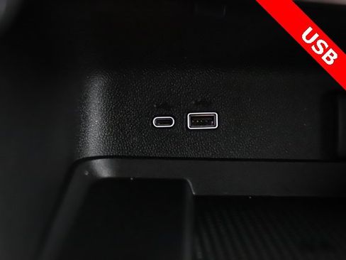 Used 2025 Chevrolet Traverse Z71 image 24