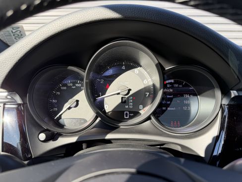 Certified 2024 Porsche Macan image 31