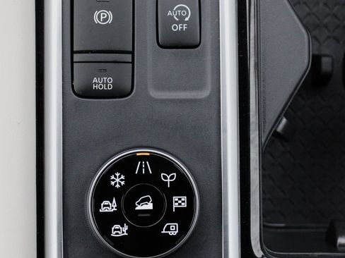 Certified 2024 Nissan Pathfinder SL image 44