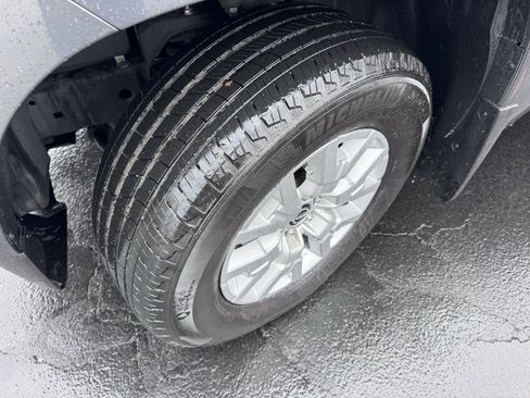 Used 2022 Nissan Frontier SV w/ Technology Package image 13