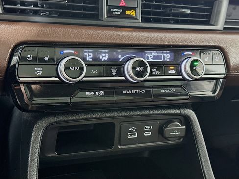 Used 2025 Honda Pilot Elite image 16