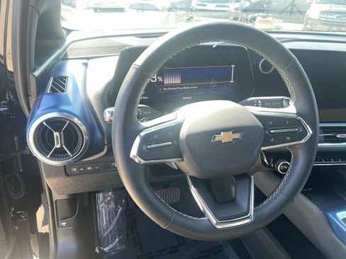 Used 2025 Chevrolet Equinox EV LT w/ Convenience Package image 11