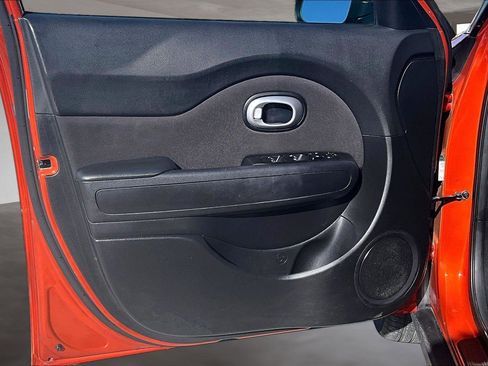 Used 2018 Kia Soul + image 23