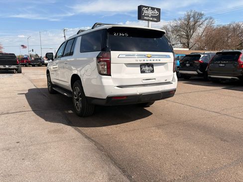 Used 2021 Chevrolet Suburban LT w/ LT Signature Package AWD/4WD image 5