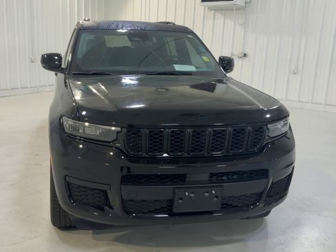 Used 2023 Jeep Grand Cherokee L Laredo image 4