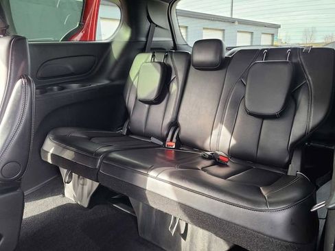 Used 2025 Chrysler Pacifica Select image 24