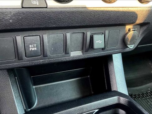 Used 2021 Toyota Tacoma SR w/ SR Convenience Package image 28